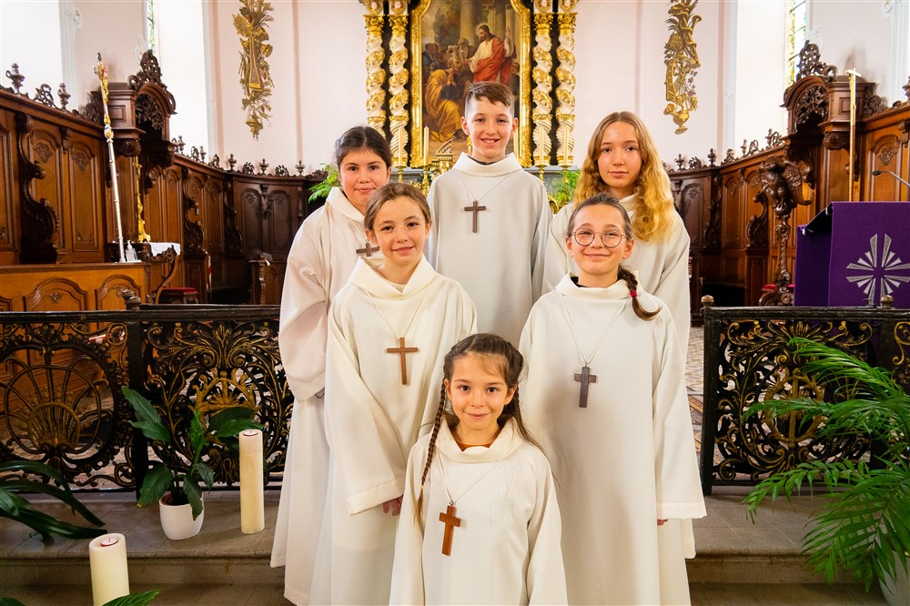 Les servants d'autel 2022, Valentine, Thibaut, Marie, Julia, Zoé et Agathe