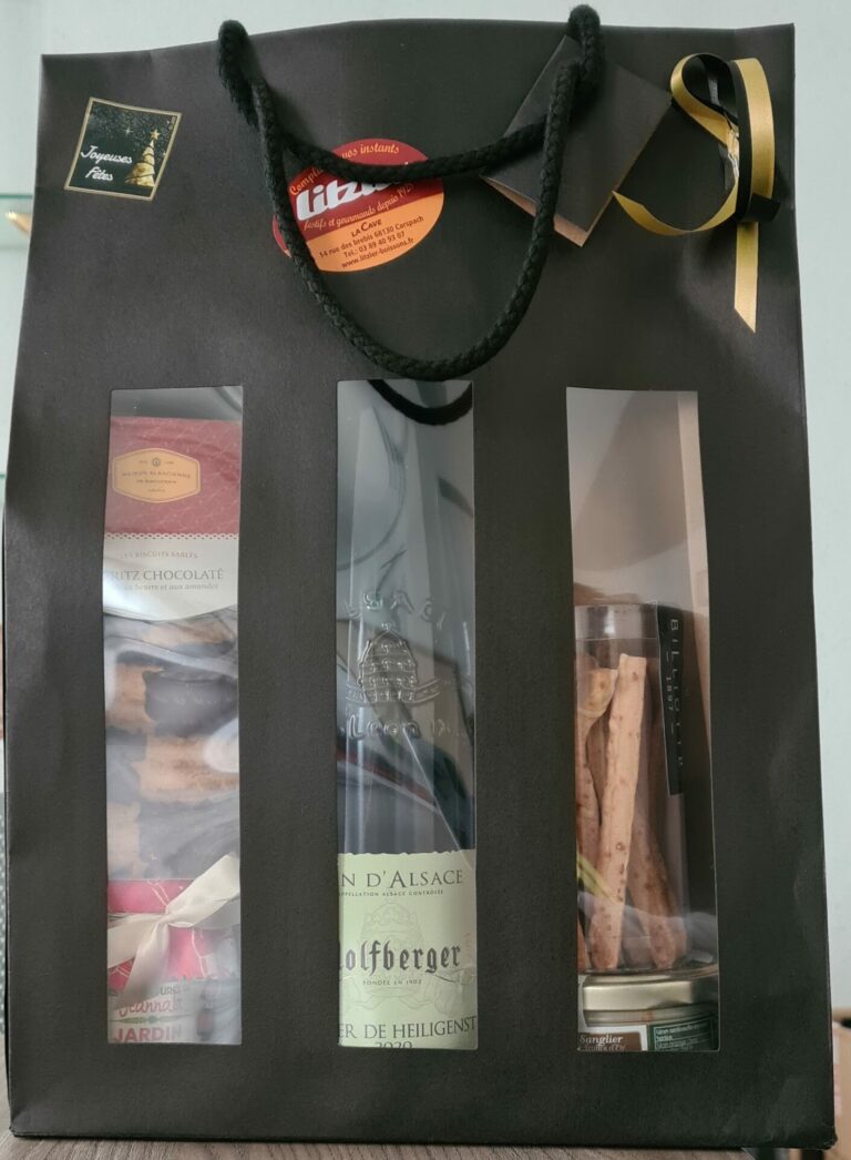 Distribution de colis de Noël aux ainés du village